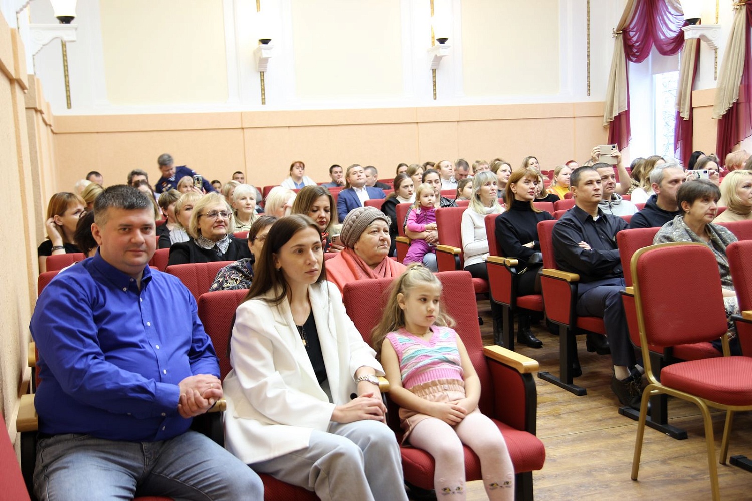Более 50 000 рублей собрали на концерте в поддержку СВО