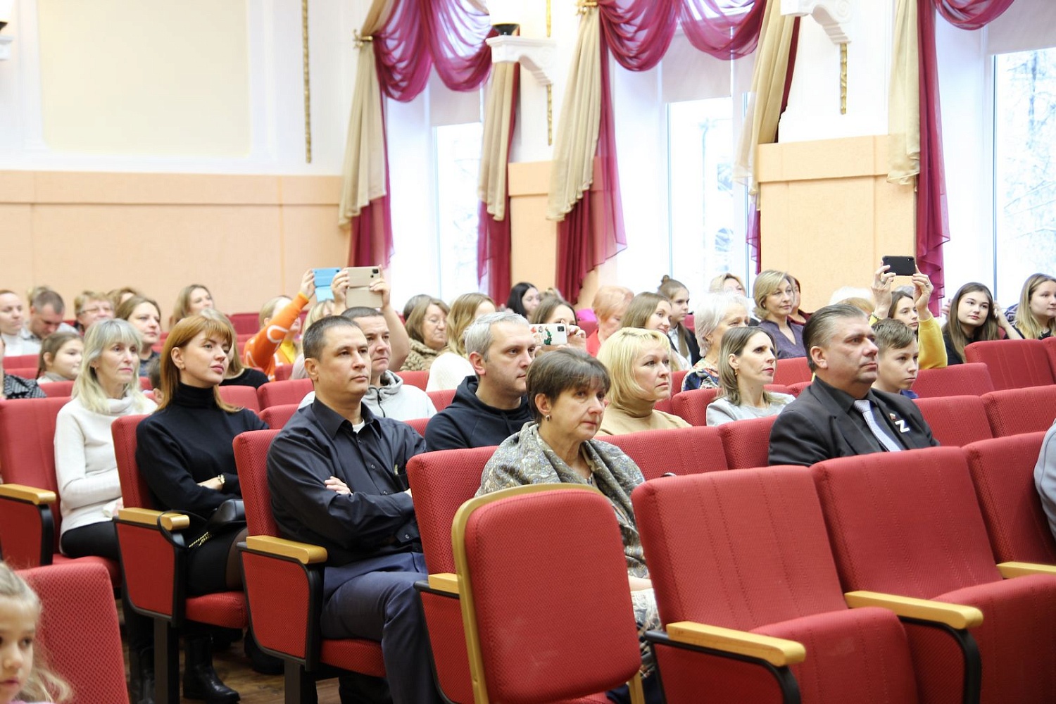 Более 50 000 рублей собрали на концерте в поддержку СВО